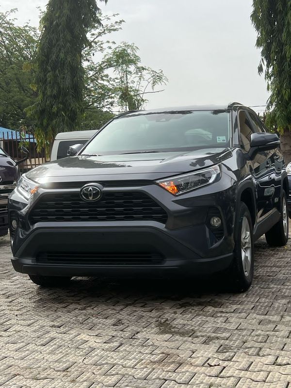 Thumbnail 3 of 2020 Toyota RAV4 XLE